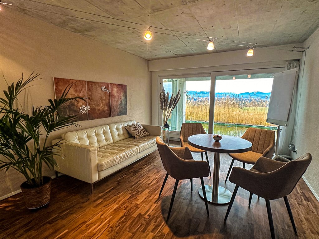 Idyllische Praxis am Teich